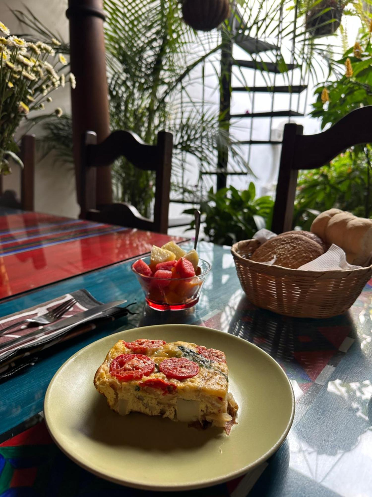 Bed and Breakfast Casa Elena Антигуа-Гватемала Экстерьер фото