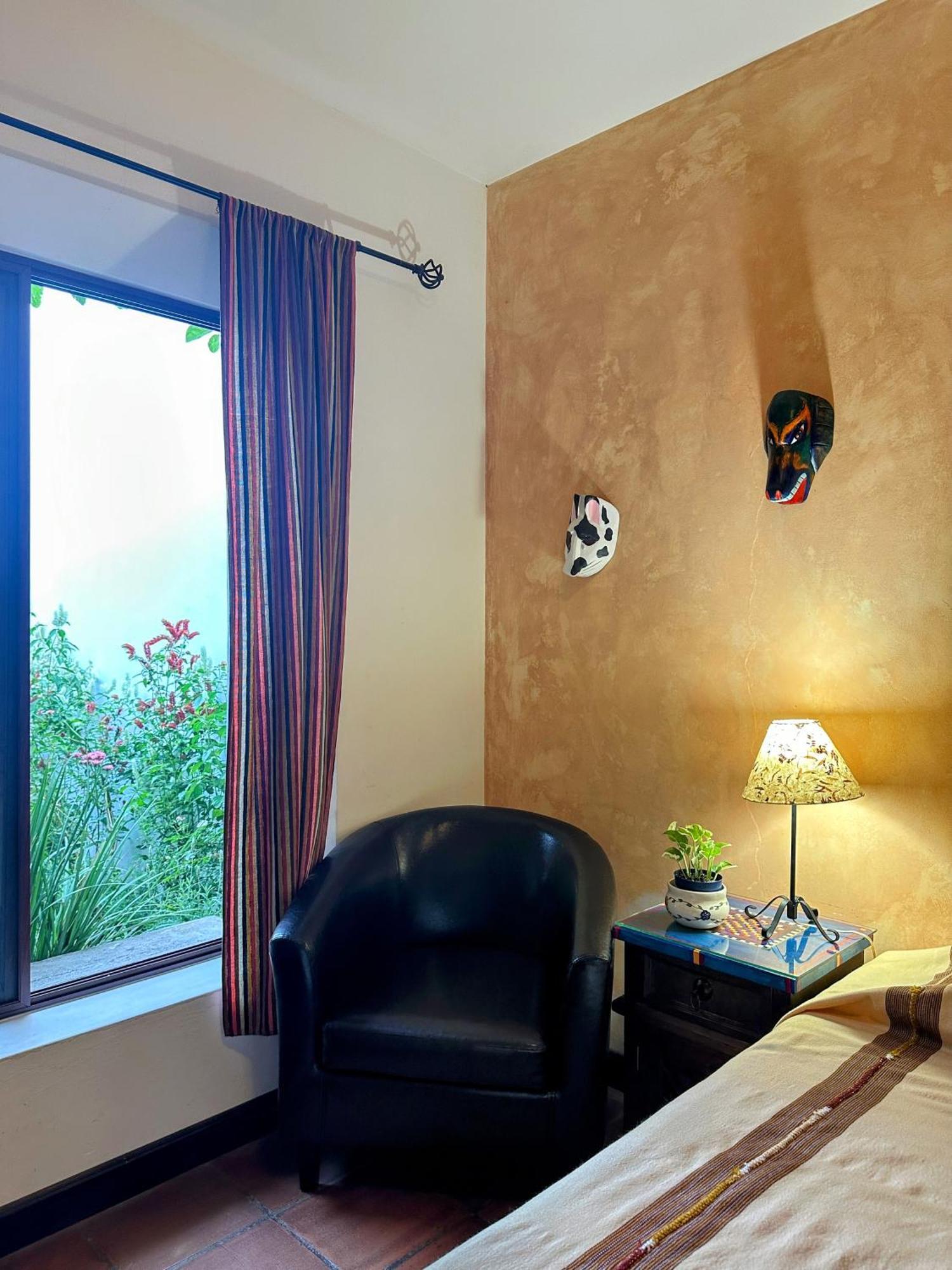 Bed and Breakfast Casa Elena Антигуа-Гватемала Экстерьер фото
