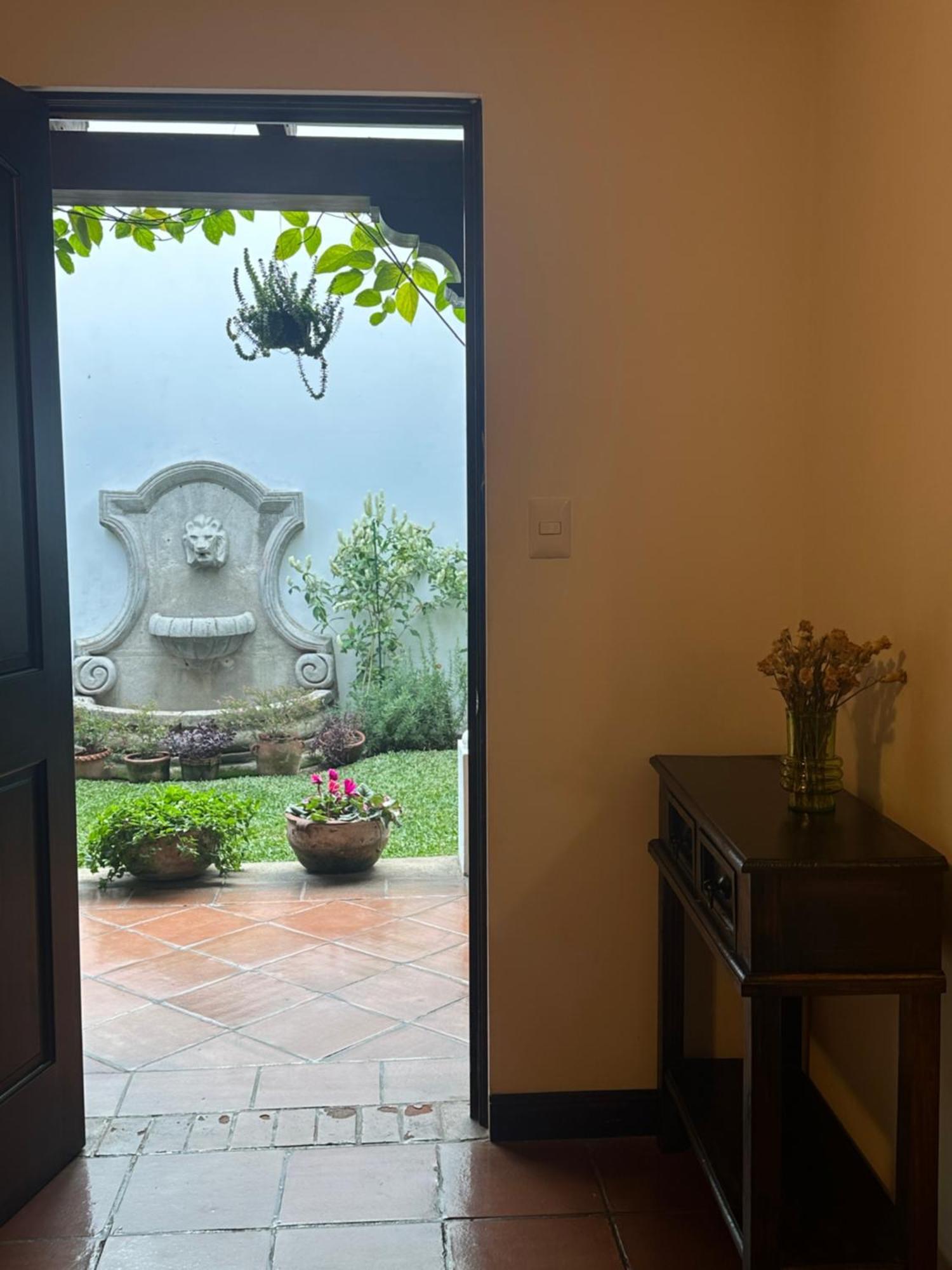 Bed and Breakfast Casa Elena Антигуа-Гватемала Экстерьер фото