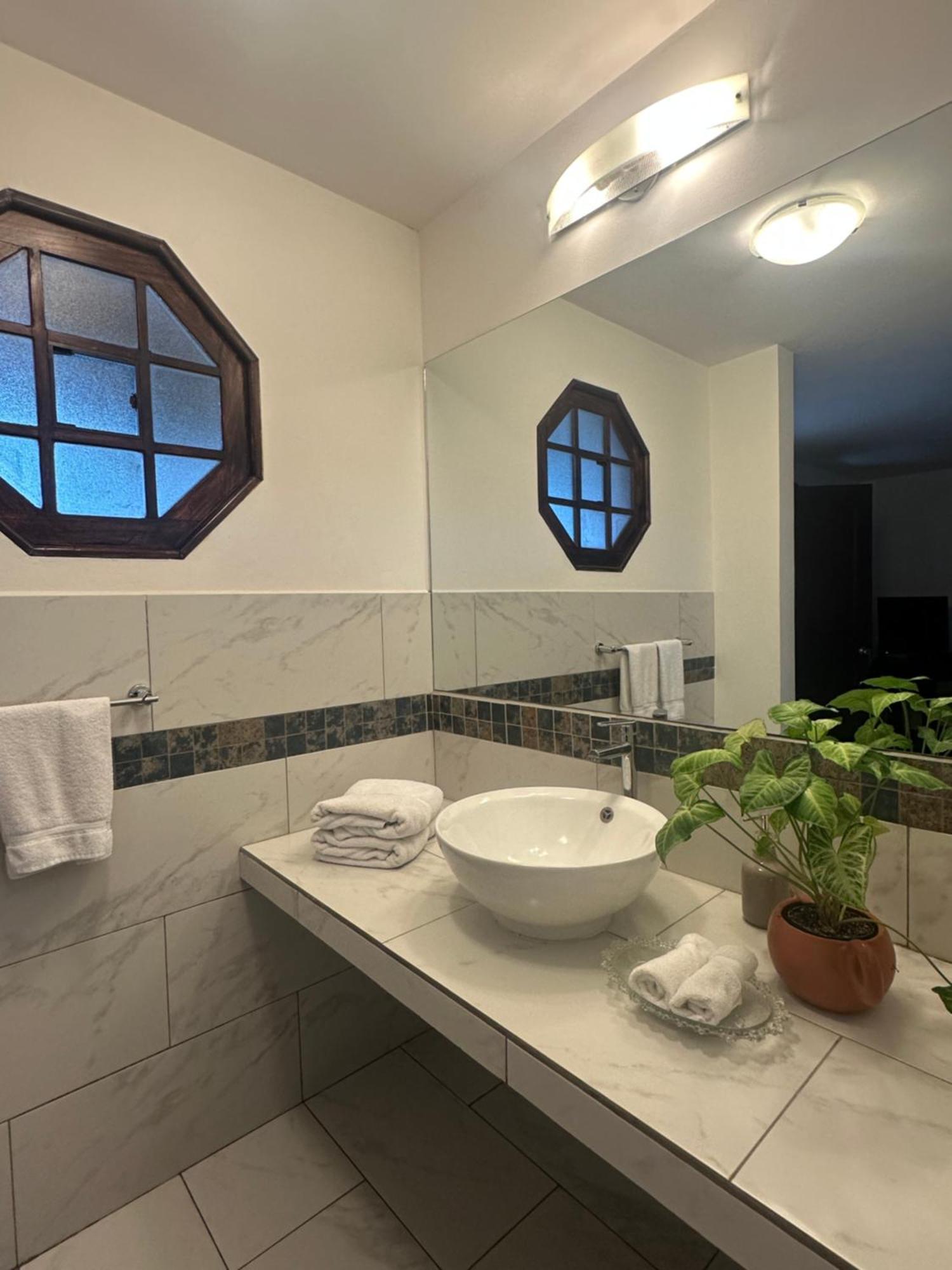 Bed and Breakfast Casa Elena Антигуа-Гватемала Экстерьер фото