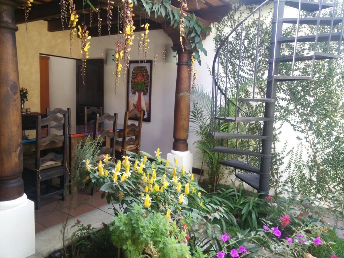 Bed and Breakfast Casa Elena Антигуа-Гватемала Экстерьер фото